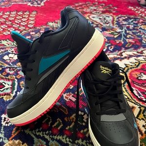 Reebok Black Leather with pink soles Women's 9